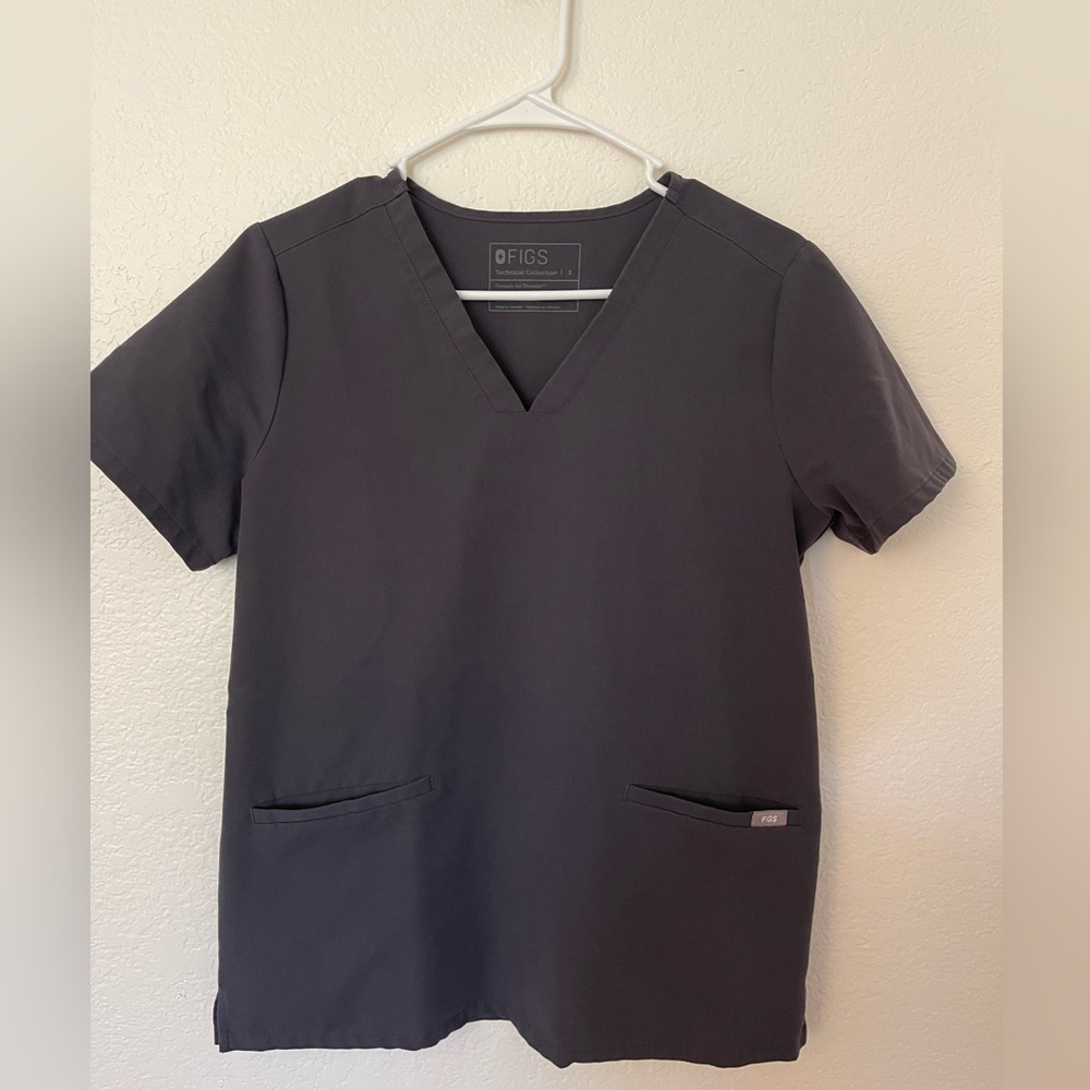 Very New Figs scrub top in size S color CHARCOAL